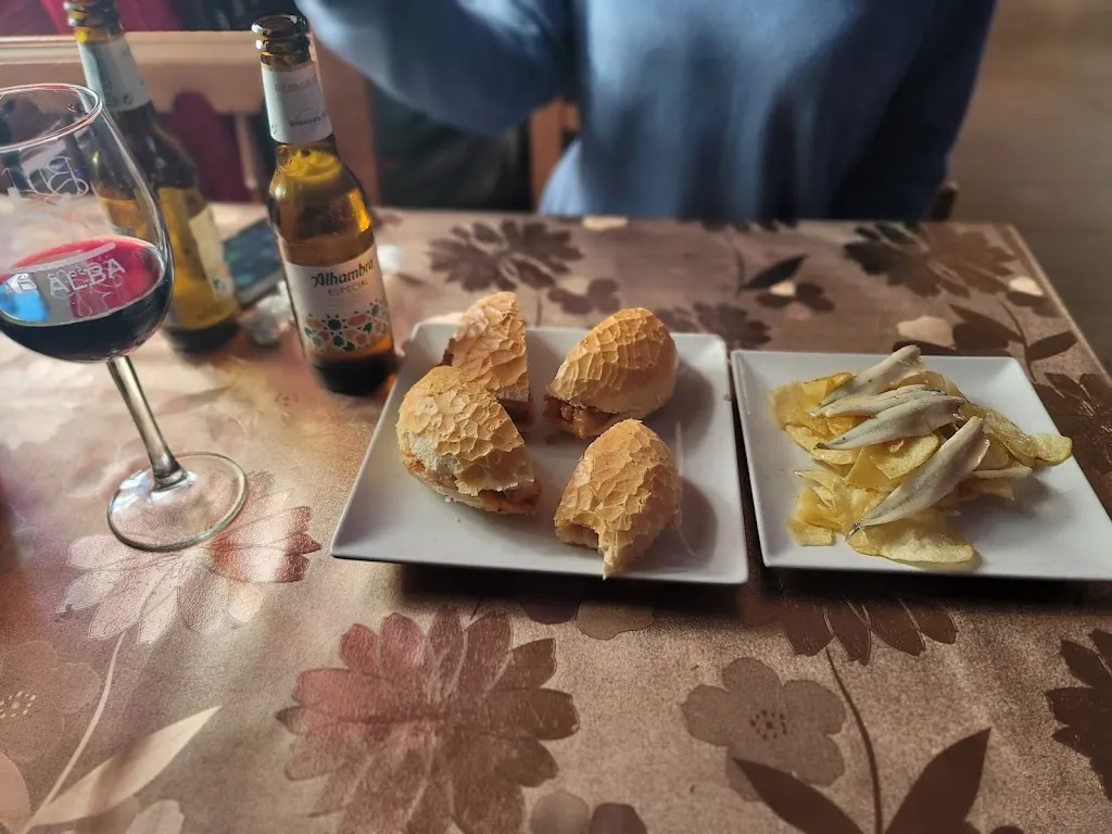 Morcis entertainment_Cafe Bar Alba_Cogollos de la Vega_review