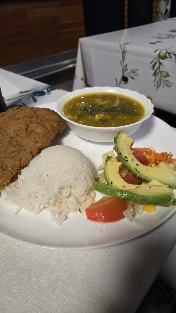 Yude Contin_Restaurante RH comida latina_Calahorra La_review