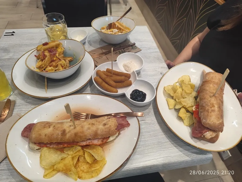 Beatriz Adán_Bar Artesano Avenida Calahorra_Calahorra La_review