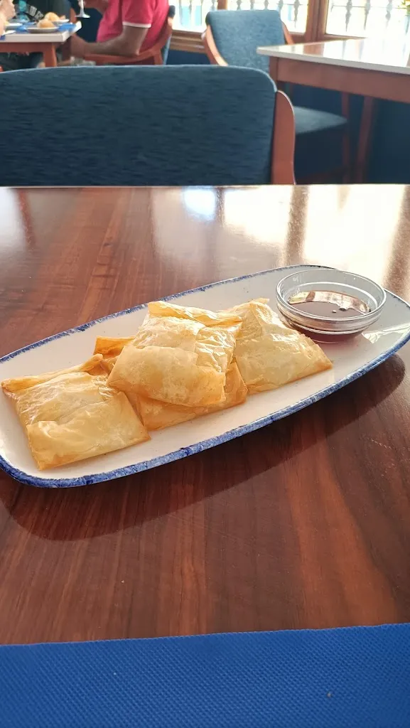 Valerie Jones_RESTAURANTE EL NAUTICO _Cuevas del Campo_avis