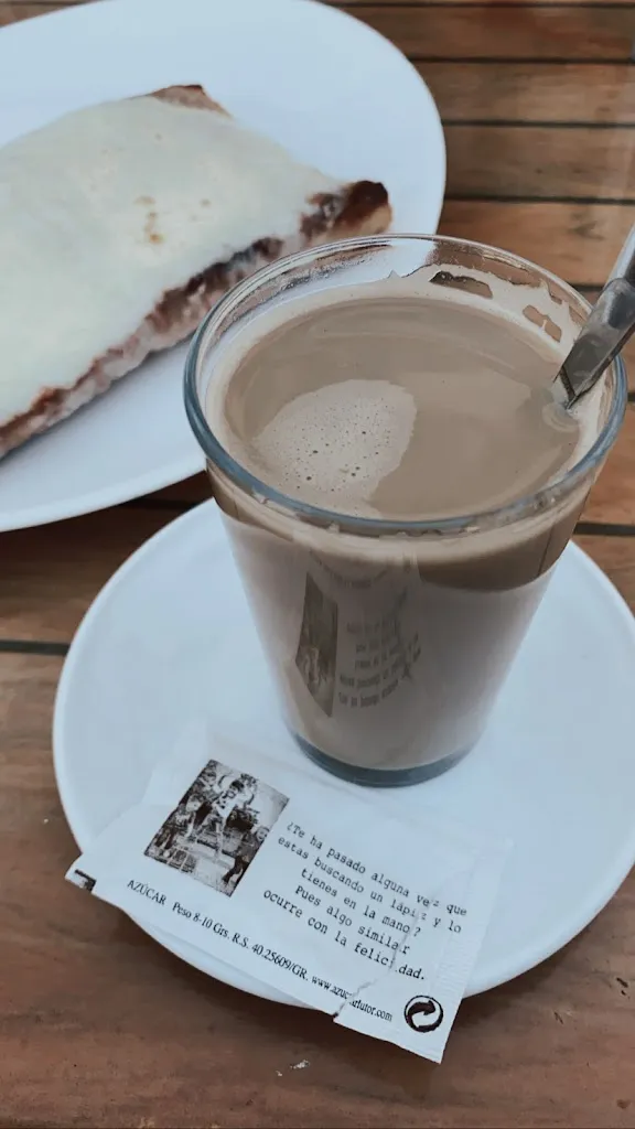 Anna_Cafeteria bar Zambra_Cuevas del Campo_review