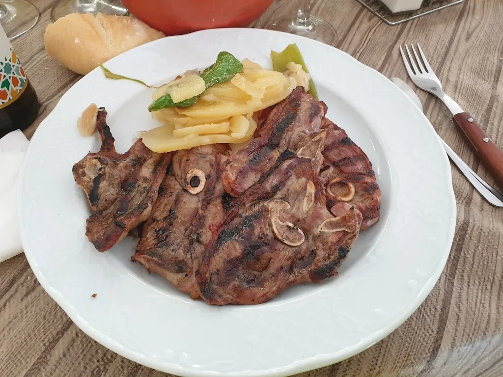 Hostal-Restaurante Ruta del Sur S.L._Cortes y Graena_slider_image_3