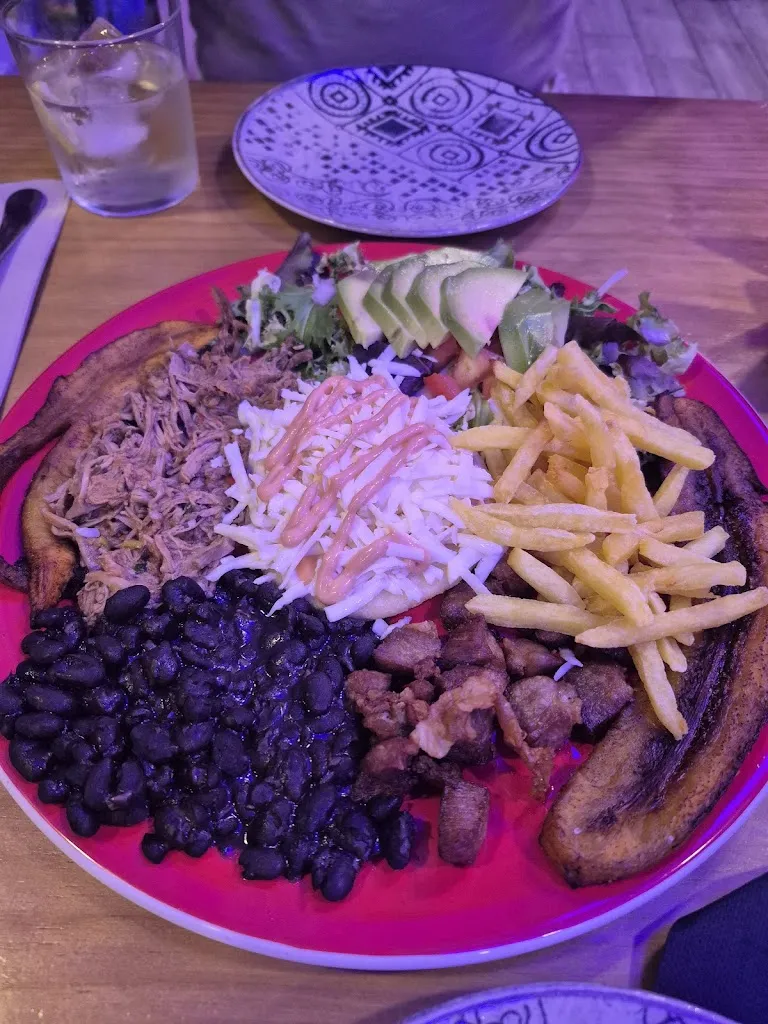 Patricia Aragón Gonzalez_Yanomami Restobar_Churriana de la Vega_avis