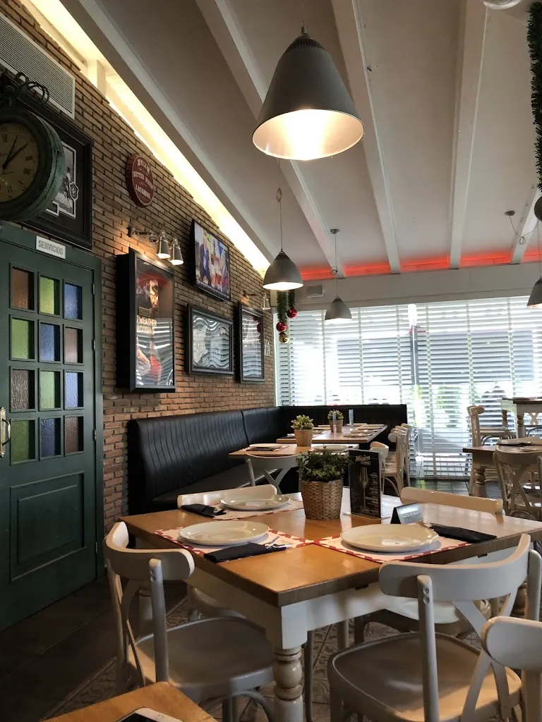 Bar restaurante La Compañía  restaurant in Churriana de la Vega