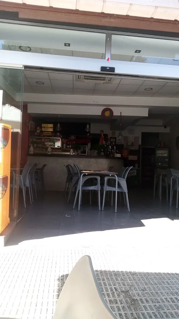 WALLACE BROWN_COME Y BBT OTRA_Almoradí_review