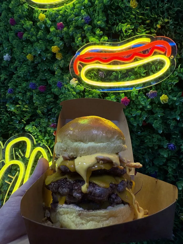 Zaki.Jr Burger_Churriana de la Vega_slider_image_3