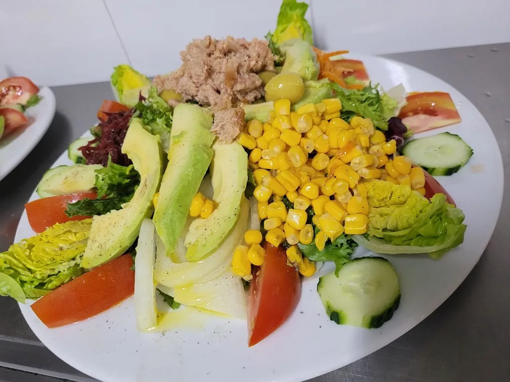 Pizzería La Base restaurant in Churriana de la Vega