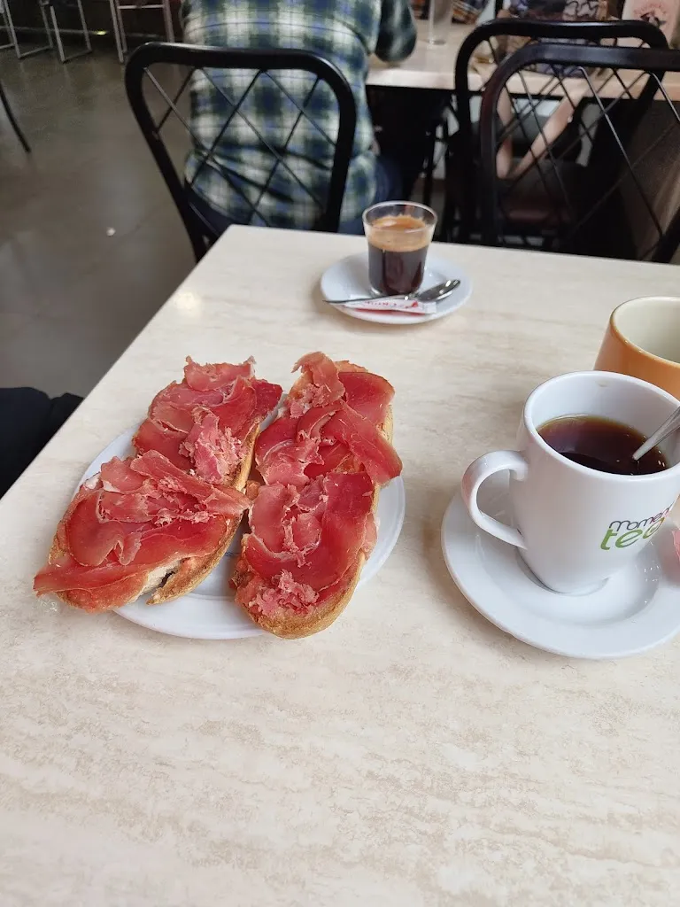 Zsófia Kovács_Cafetería Uribe_Churriana de la Vega_review