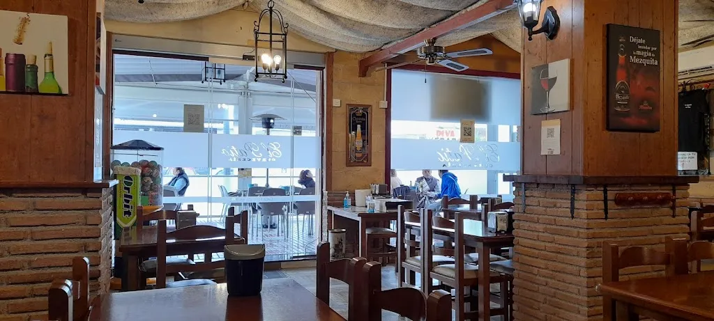 Cervecería El Patio - Varadero restaurant in Churriana de la Vega