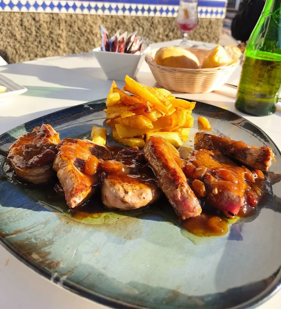 Bar restaurante El Rincón del Tito Paco/ gastrobar Trisquel_Cúllar Vega_slider_image_3