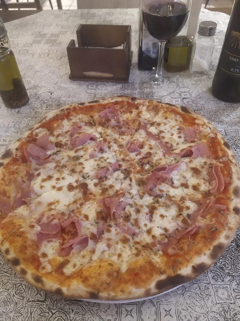 Restaurante-Hostal Montecarlo_Cúllar_slider_image_3