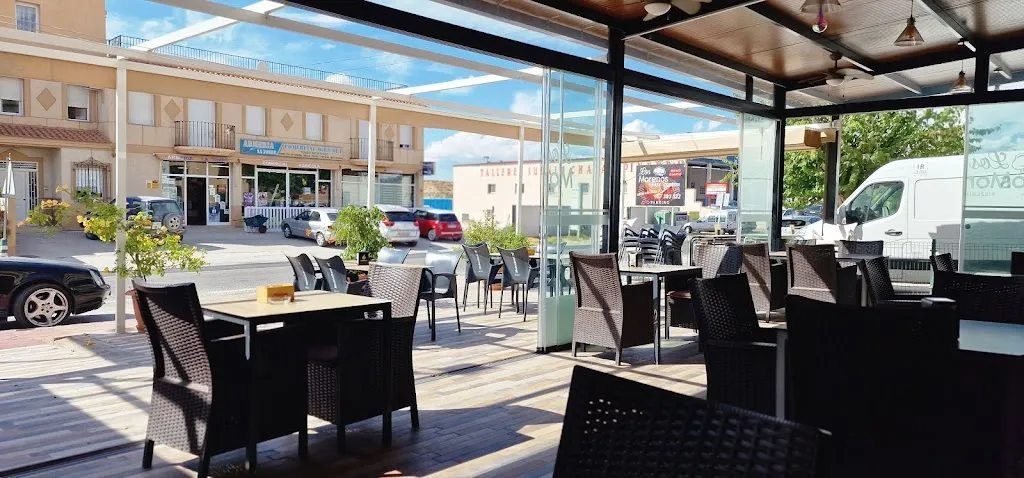 Peter Scargill_bar los morenos_Cúllar_review