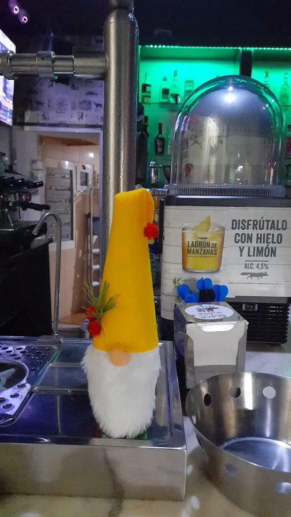 Menu_Pub Black & White_Freila_image_2