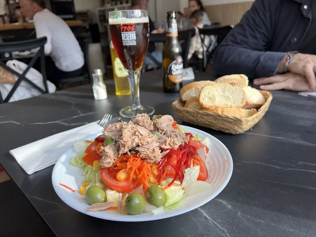 Jonathan Jessop Batty_Cafe Bar Parada_Guajares Los_review