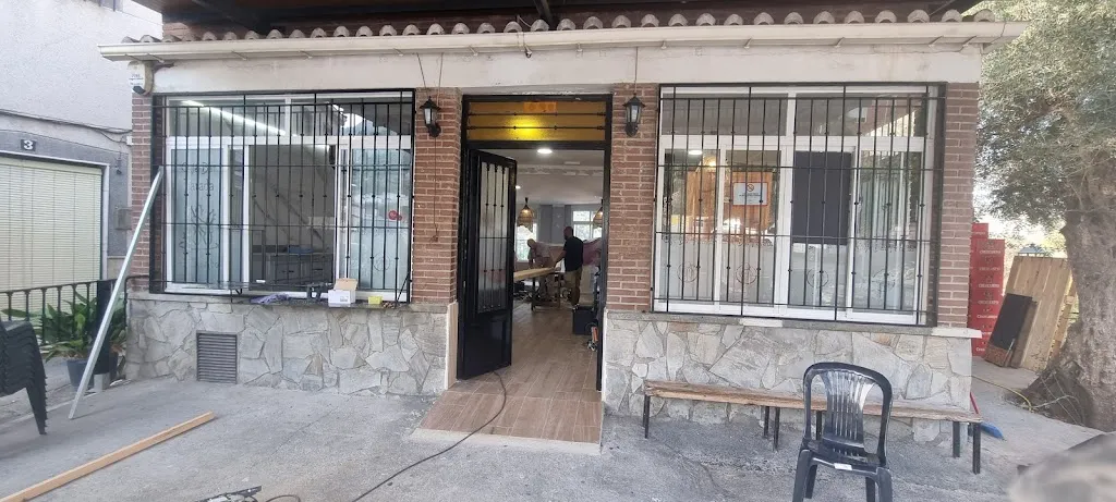 Mark Ellis_Cafe Bar Parada_Guajares Los_review