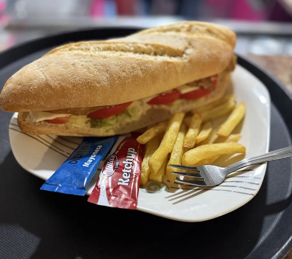 Quiosco Bar Parque Casa Grande restaurant in Gójar