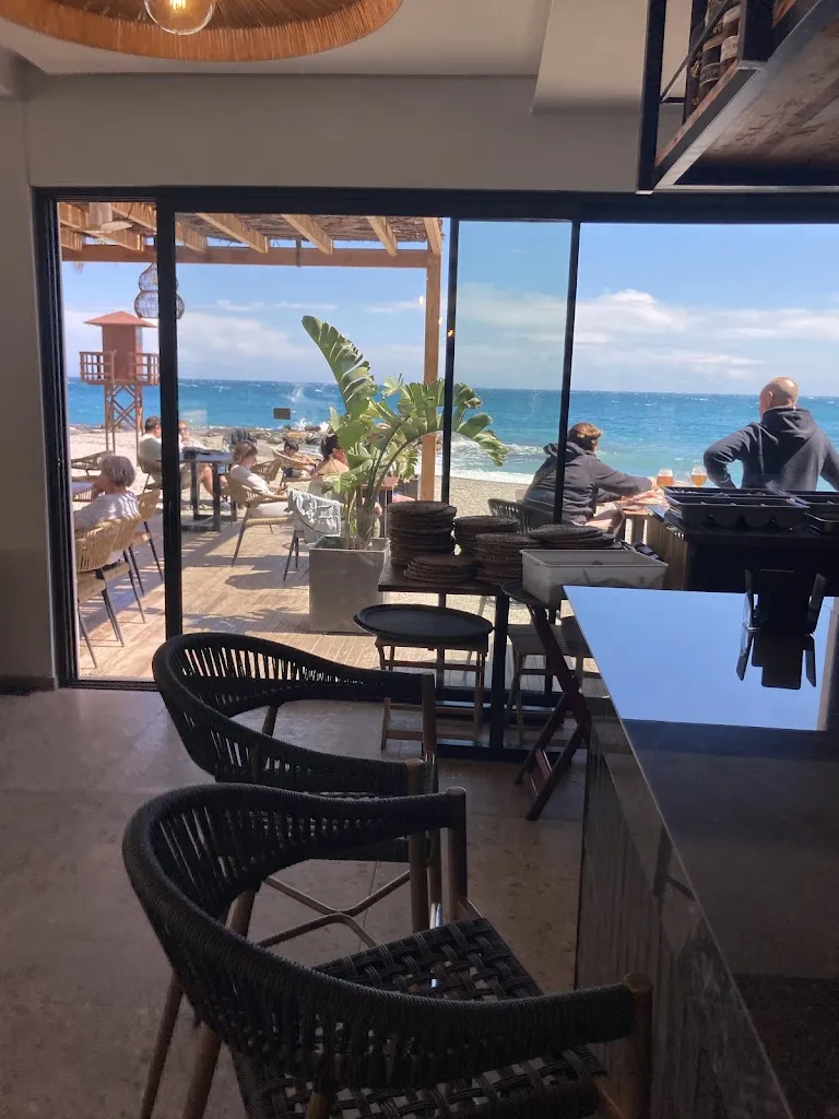 Junia Alvis_Essencia playa castell_Gualchos_review