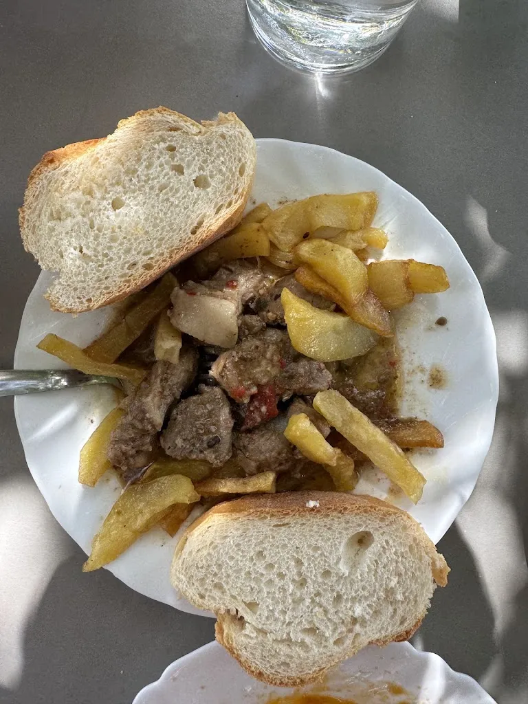 Eullyn Thenightmare_Cafetería Las Nogueras_Huéneja_review