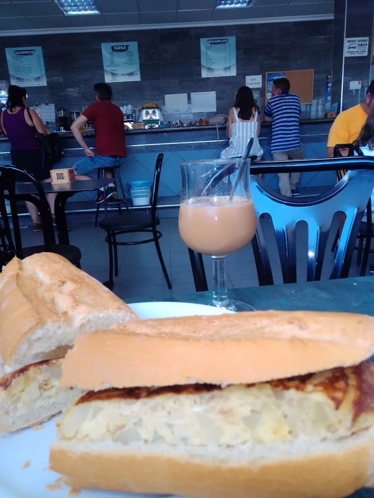 Bea Stam_Área De Servicio Huéneja - Bar y Gasolinera_Huéneja_review