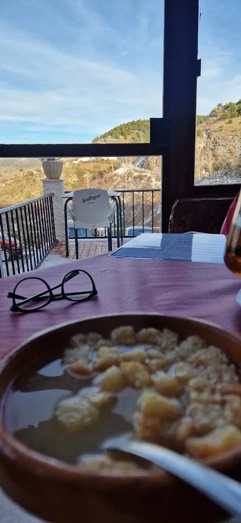 Milica Bajcetic_Las Viboras_Güejar Sierra_review