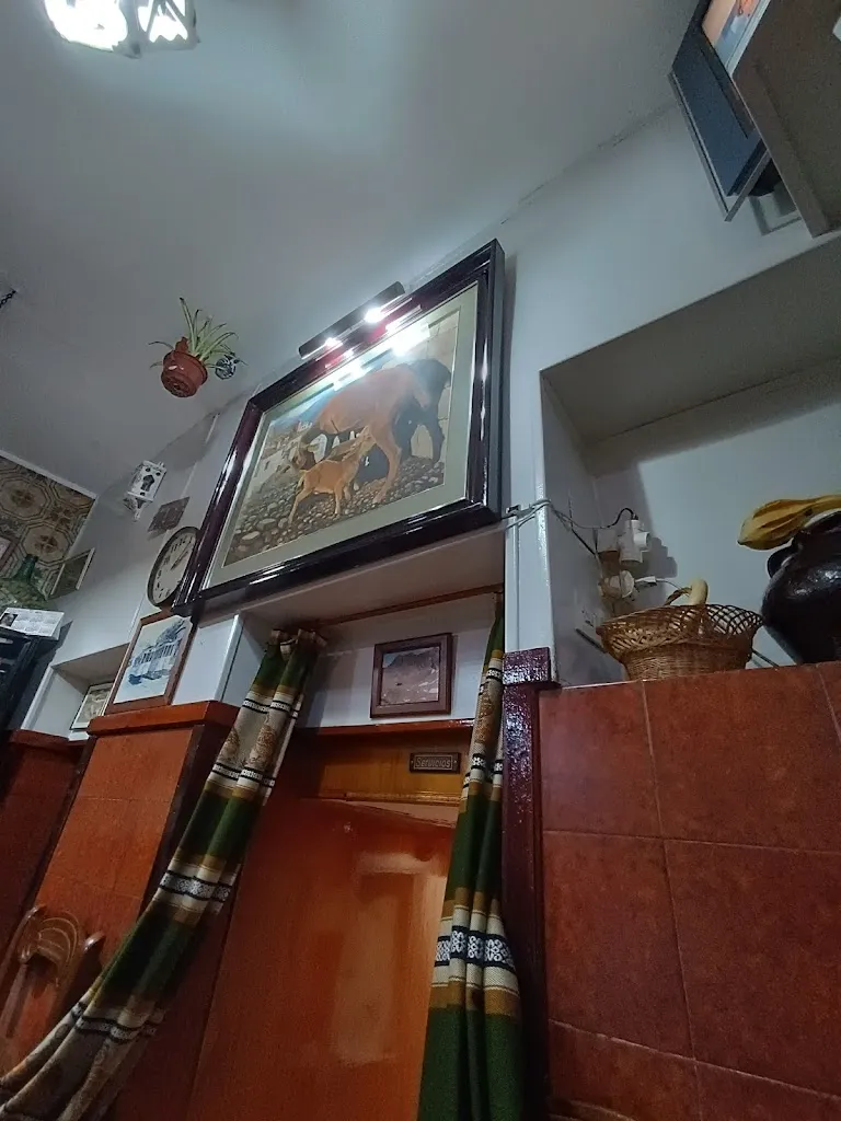 Laura Devena_Bar Poli_Güejar Sierra_recensione