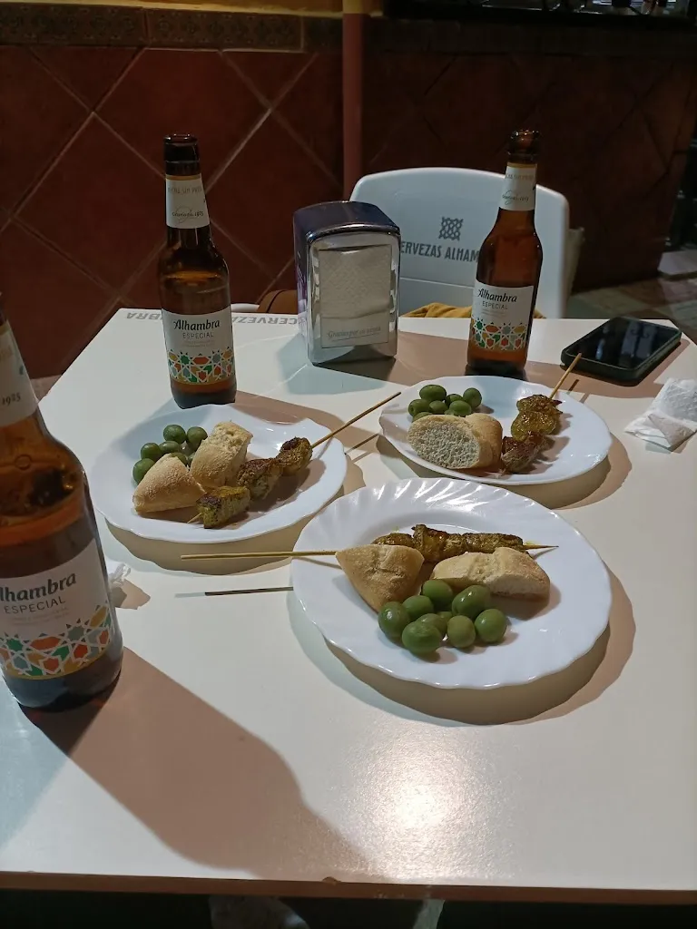 Maximo N_Bar Nono_Illora_review