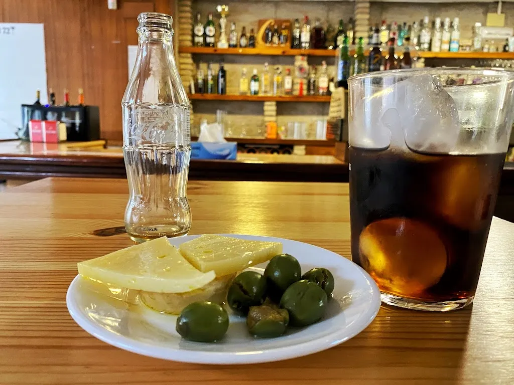 Bar 72 restaurant in Illora