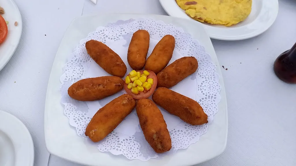 Lala Ahidar_Restaurante El Capricho_Lentegí_review