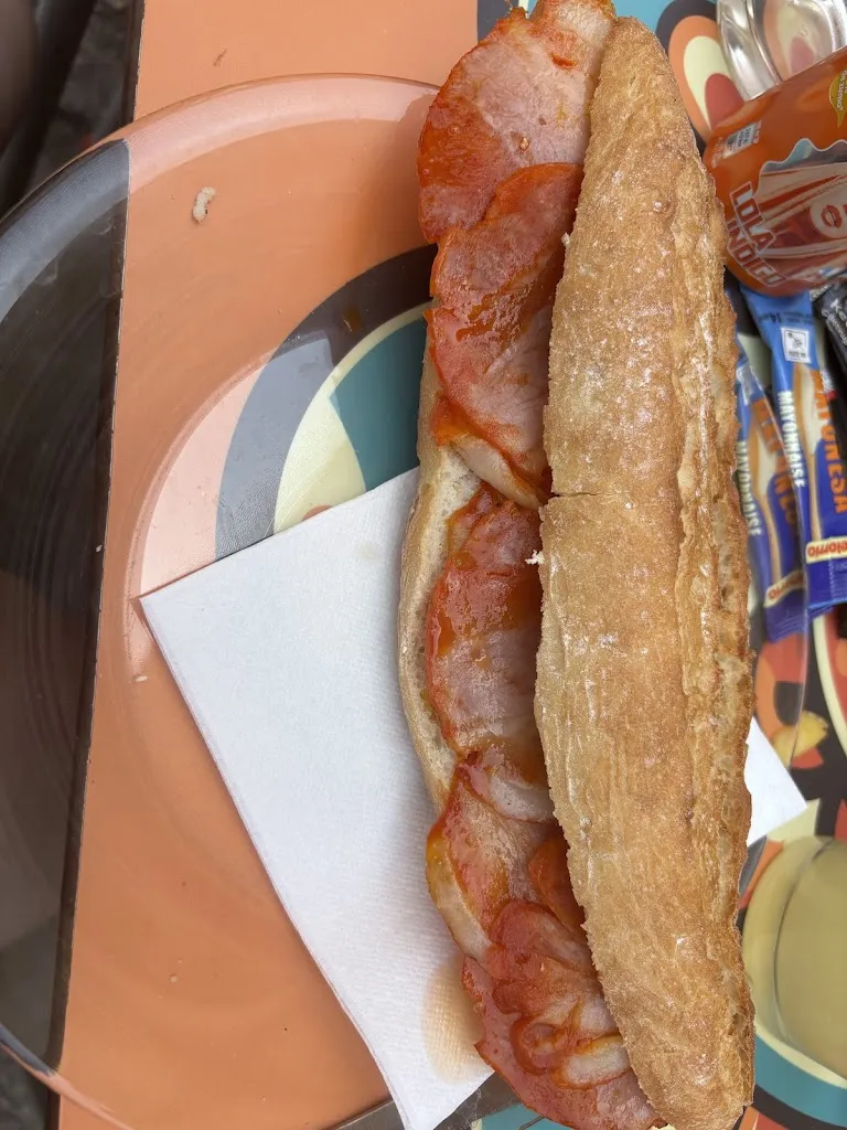 Rocío Huertas_Bar Colombia_Huétor Tájar_review