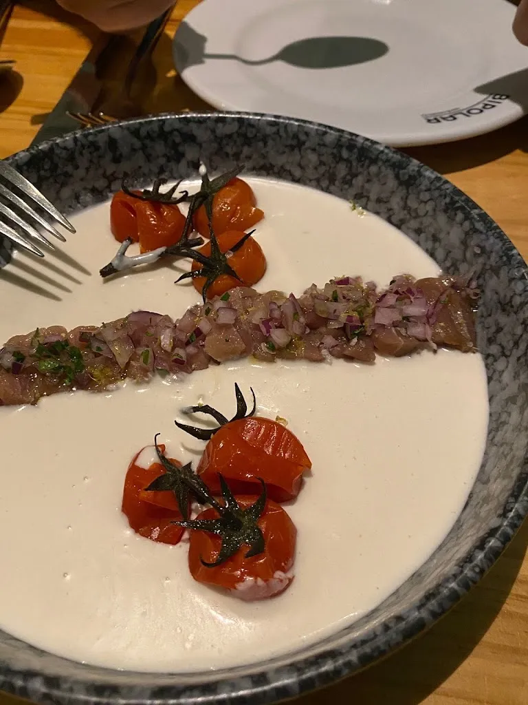 Miguel Gómez Donoso_Bipolar Casa De Comidas 2.0_Lobras_review