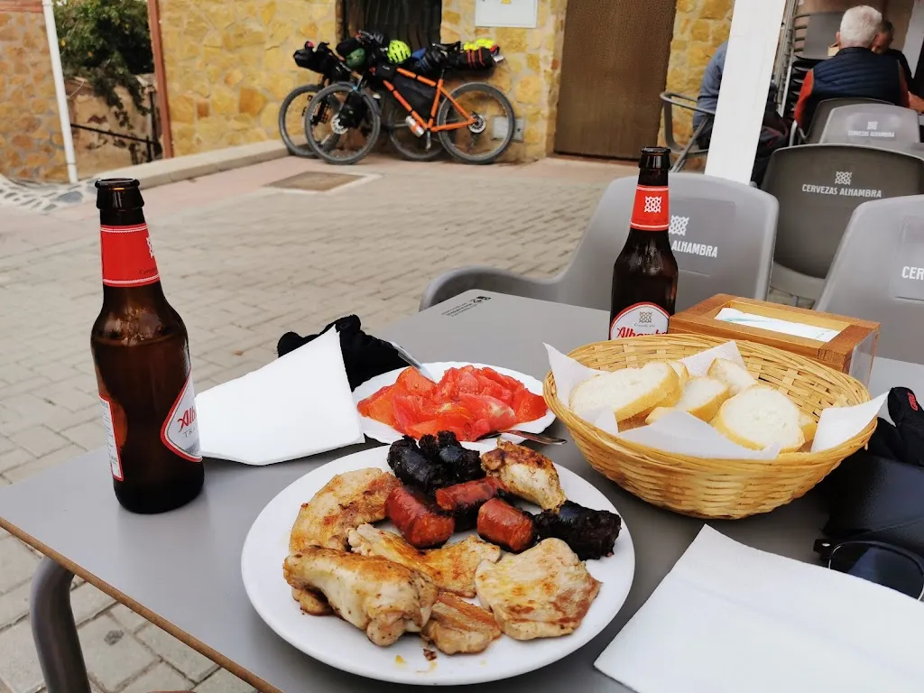 Jonny Kinnear_Bar Mariano_Lugros_review