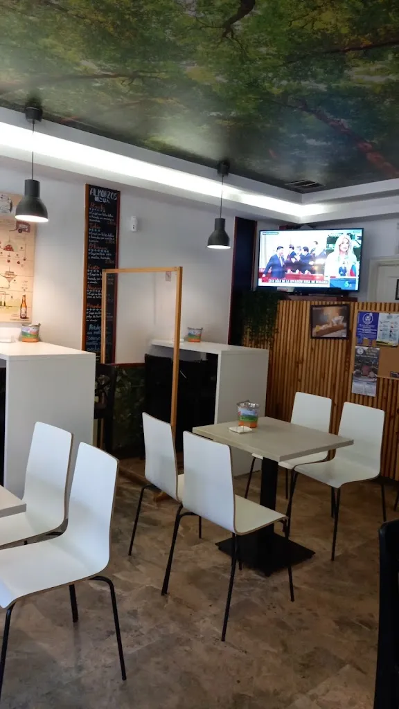 Café Bar Bonsai  restaurant in Cambre