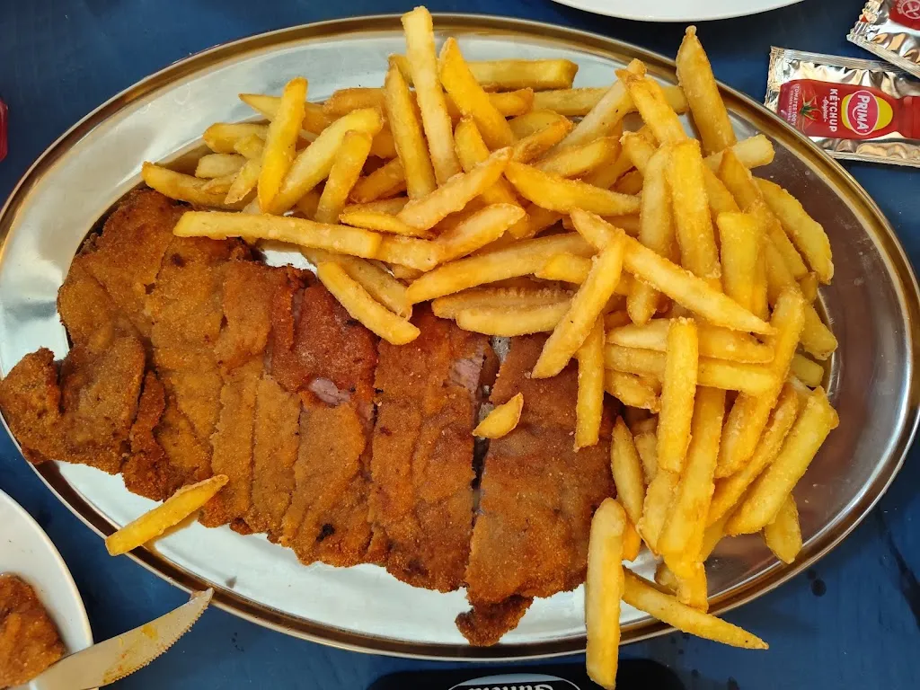 Penélope Martín de Villodres Cantero_Bar El Salón 1958_Moclín_review