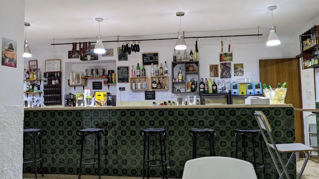 Bar El Salón 1958 restaurant in Moclín