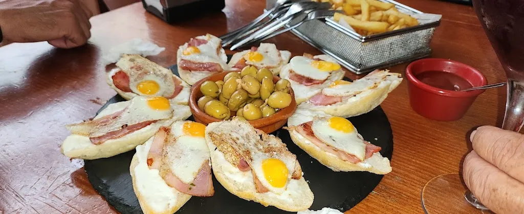 elisa reyes eslava_Mesón Damián_Molvízar_review