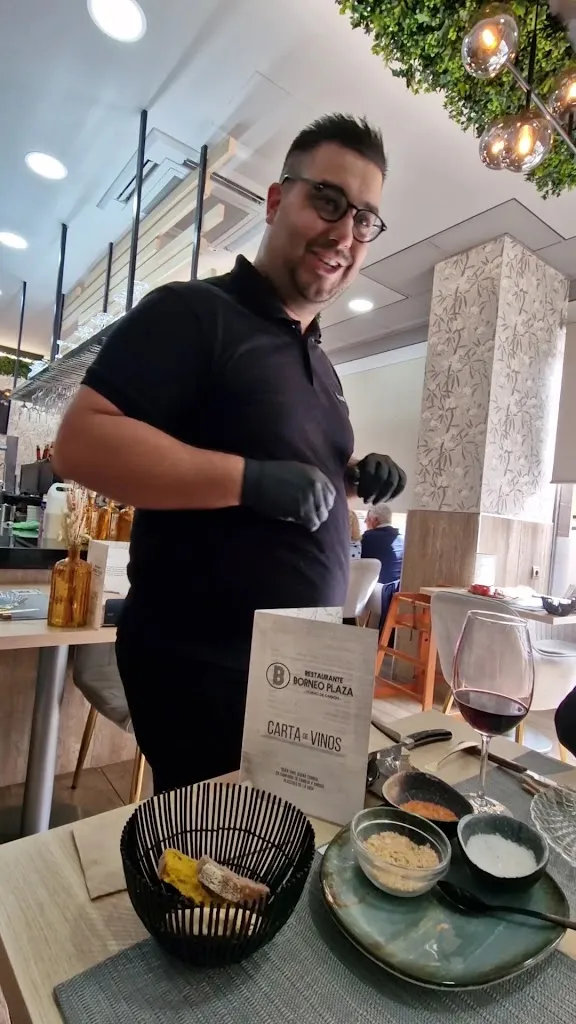 Restaurante Borneo Plaza. “Cocina de producto”._Maracena_slider_image_2