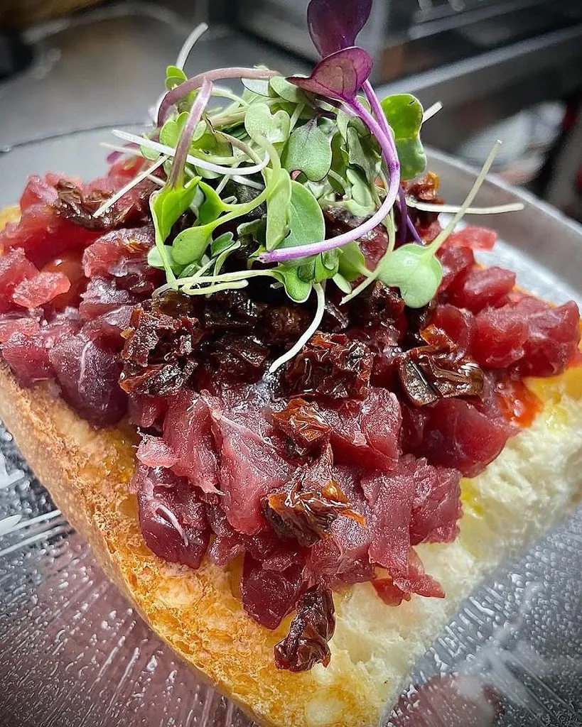 Restaurante Borneo Plaza. “Cocina de producto”._Maracena_slider_image_3