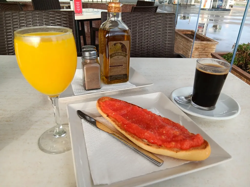 Tomás Rincón García_CAFETERIA RESTAURANTE MORALEDA_Moraleda de Zafayona_review