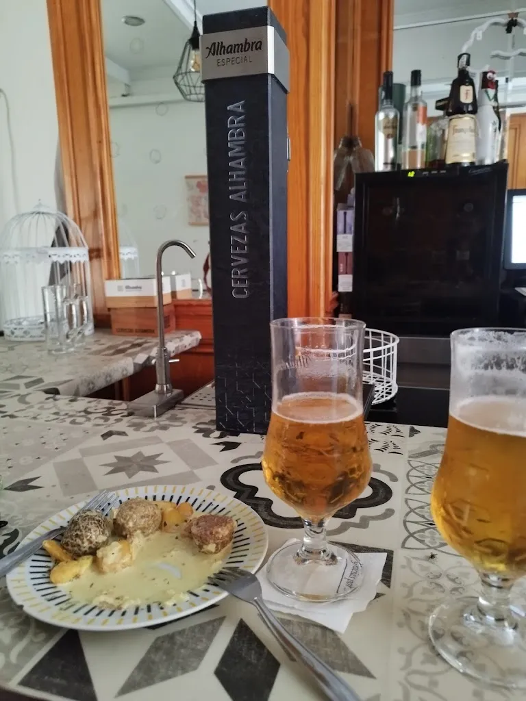 E Garrys_Bar La Plaza_Nigüelas_recensione