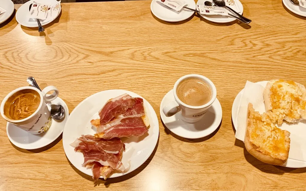 Bar Salvador restaurant in Nigüelas