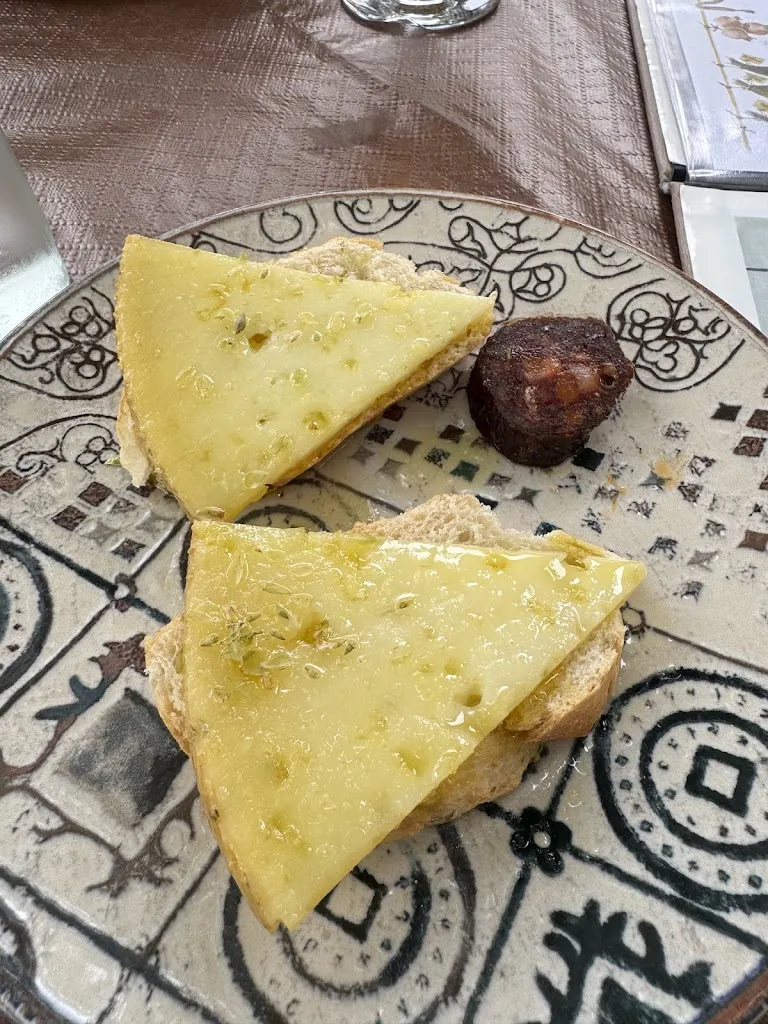 M Ktkct_Belezmin_Pampaneira_review