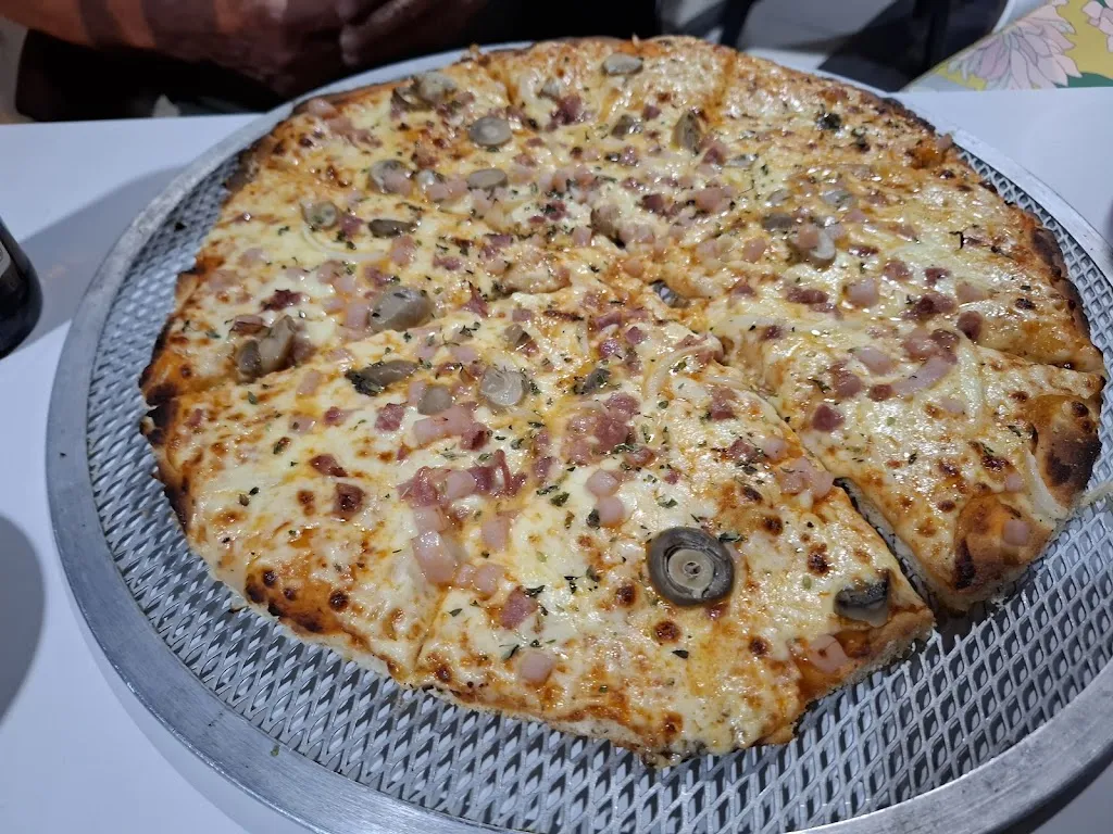 Black & White restaurant in Otura