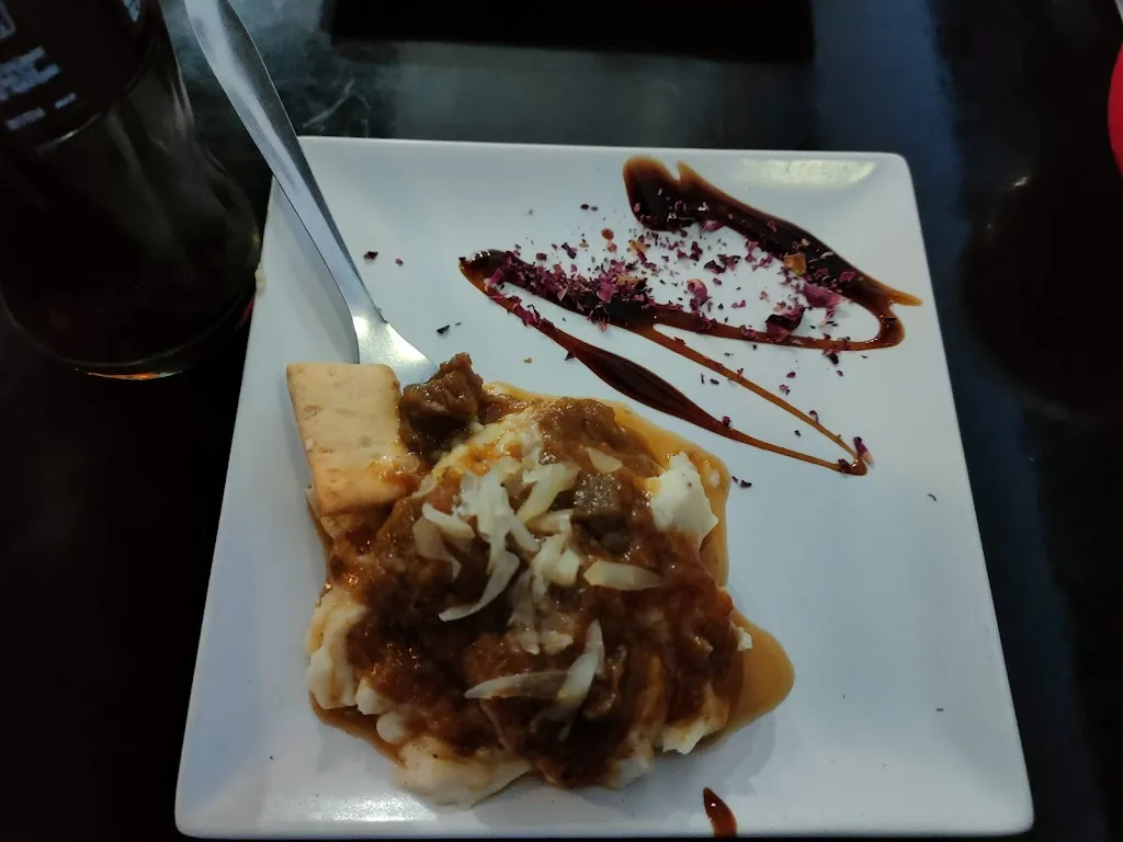 Black & White_Otura_slider_image_3