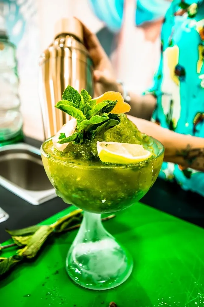 Restaurante Niña Chica Fish&Drinks_Peligros_slider_image_3