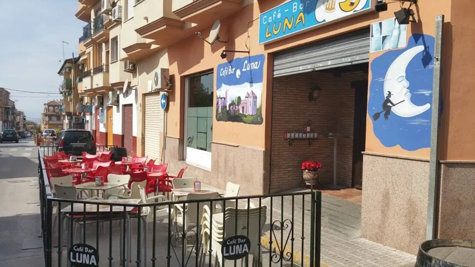 Bar Luna Peligros restaurant in Peligros