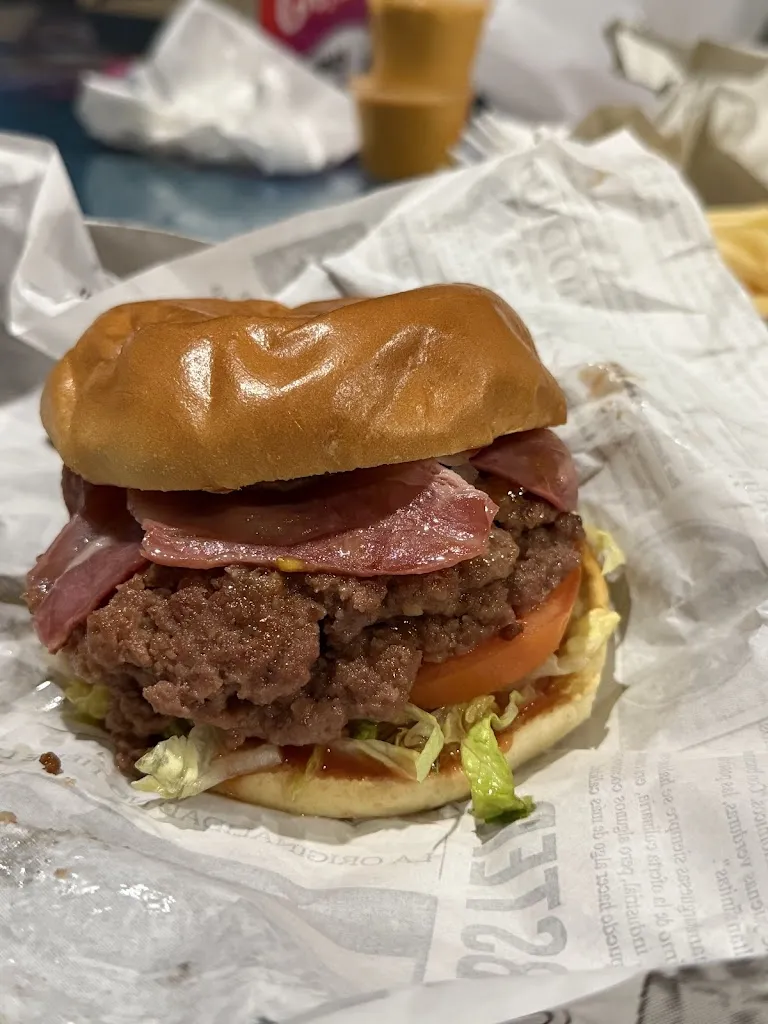 Francisco Martínez_Sabeone SMASH BURGER_Peligros_review