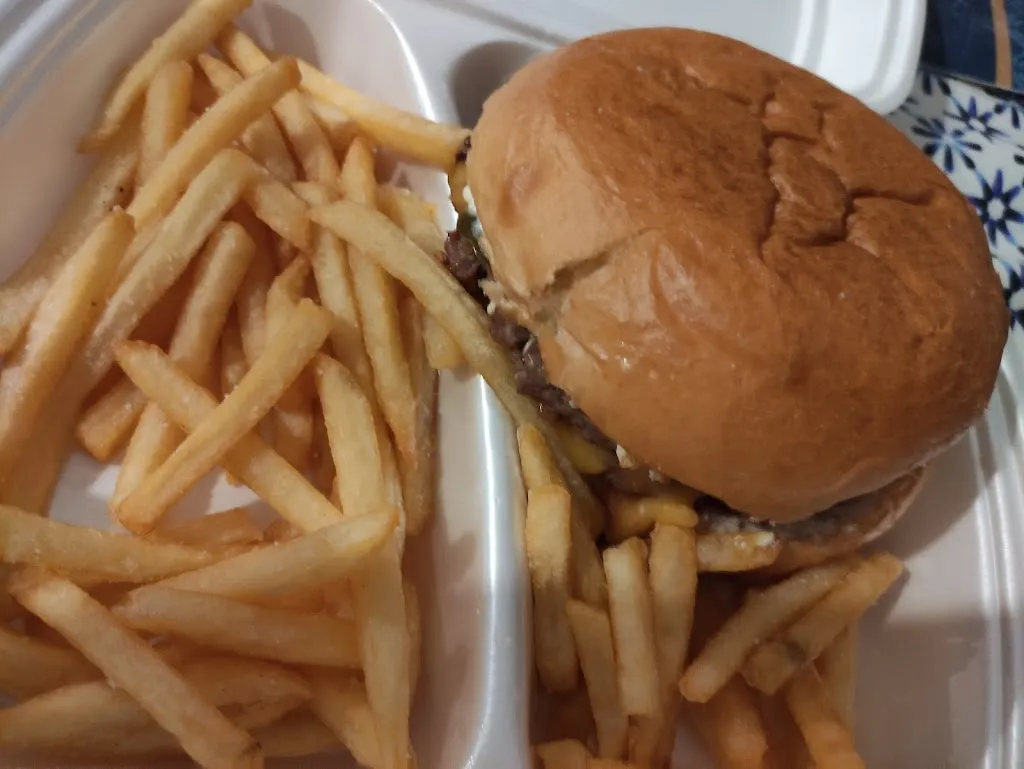 Sara S_Sabeone SMASH BURGER_Peligros_review
