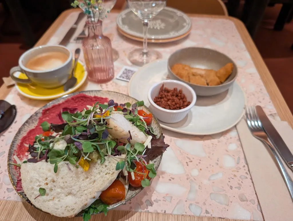 Ari Fanucchi_Superchulo Canalejas | Restaurante Comida Sana_Peligros_review