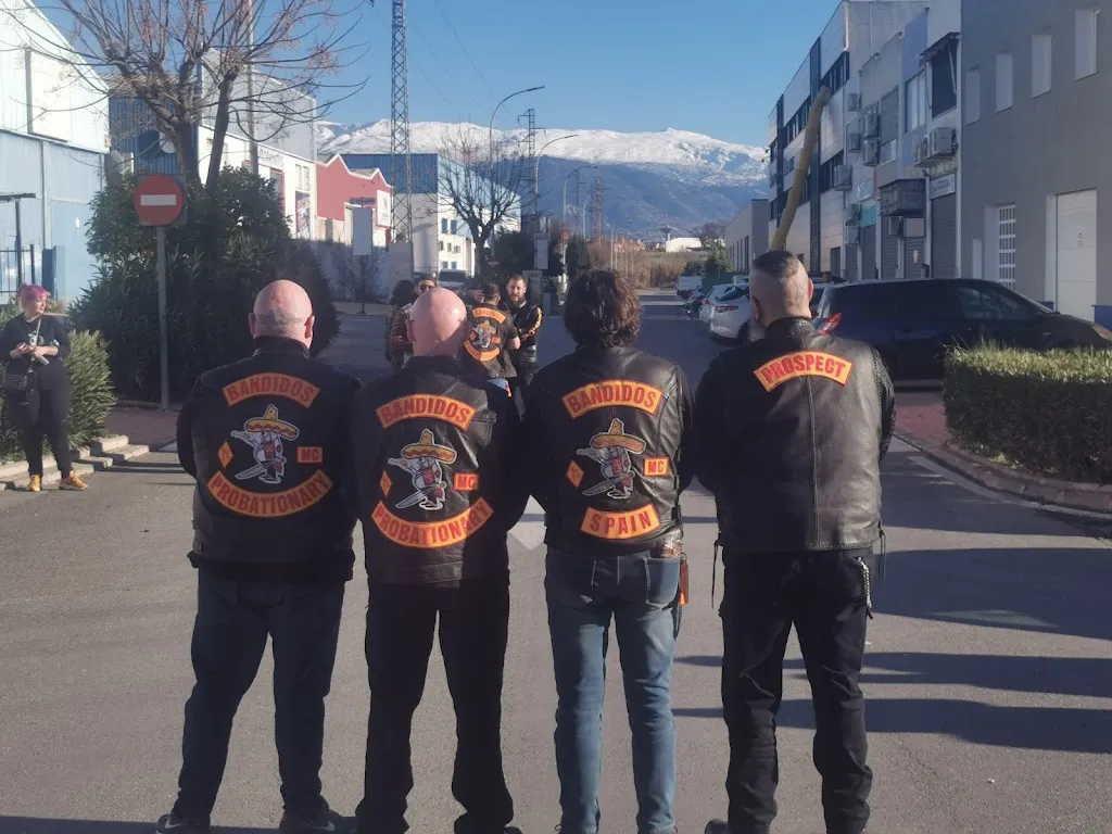 JOHN DELANEY_Bar restaurante Rincon III_Peligros_review