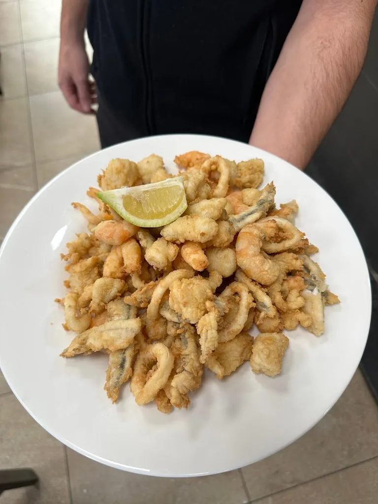 Bar Freiduría La Flota Padul restaurant in Padul